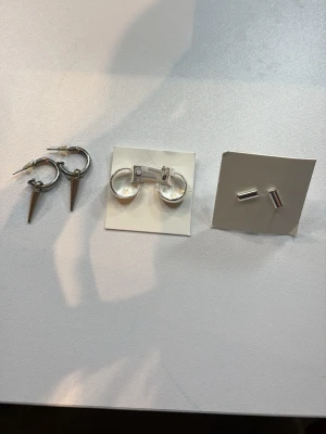 Örhängen  - 3 par örhängen i silver 