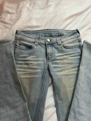 Cheap monday jeans  - Weekday jeans som inte kommer till användning, de är i storlek 28/30 men jag har vanligtvis 25/30 så de är ganska små i storleken, pris kan diskuteras ❤️