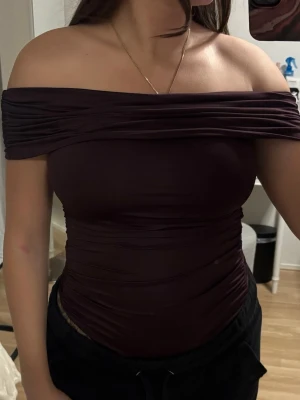 Brun offshoulder bodysuit - Funkar även för de med storlek M!