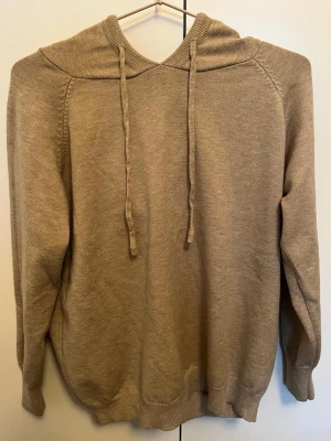 Beige Hoodie - Oanvänd Beige Hoodie i Ny Skick, oanvänd 