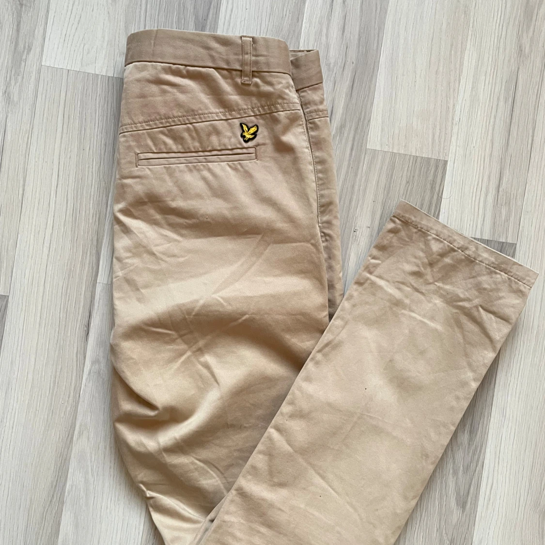 Beige chinos från Lyle & Scott
