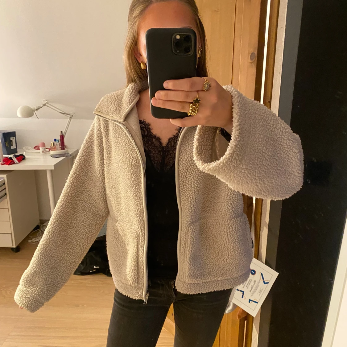 Beige trendig teddyjacka med dragkedja