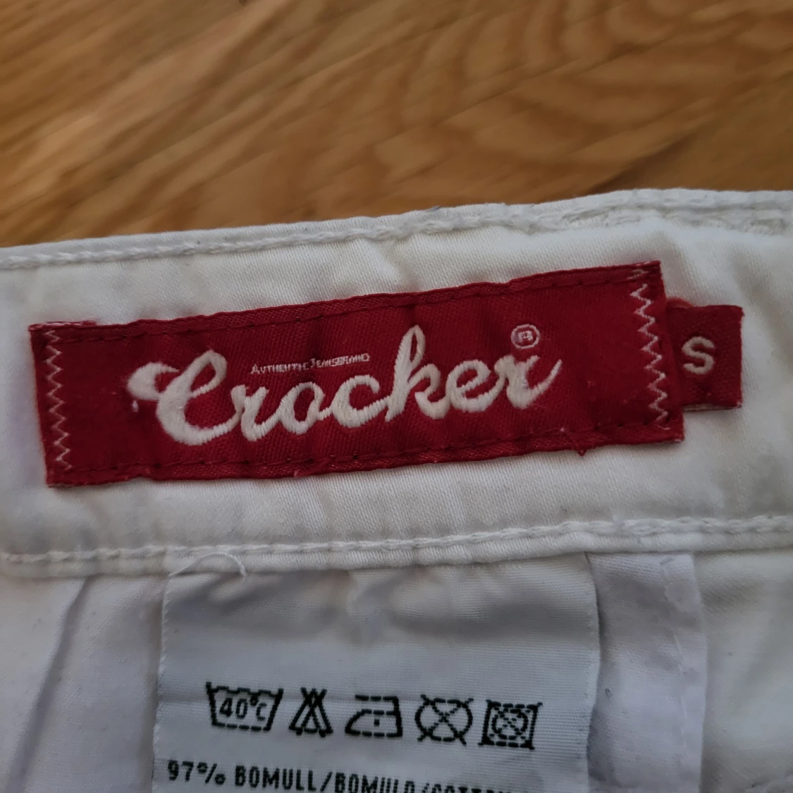 Vita bootcut byxor från Crocker S - 3