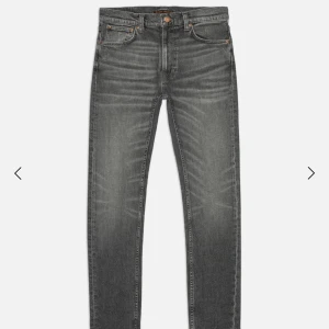 Gråa Nudie Jeans Lean Dean - Gråa jeans från Nudie, modell Lean Dean- färg ”Grey steel”. Bra skick, priset kan diskuteras. Hör av dig vid frågor eller funderingar!