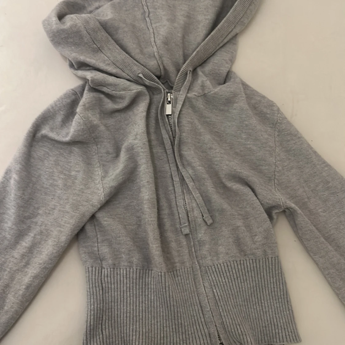 Grå hoodie från Sister Knitwear XS