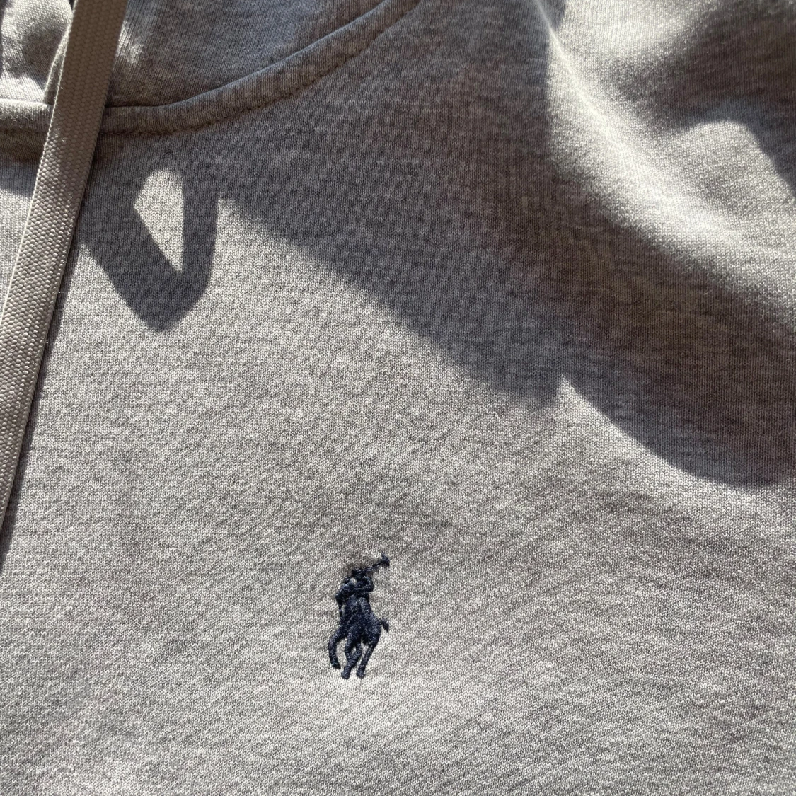 Grå hoodie från Polo Ralph Lauren - 2