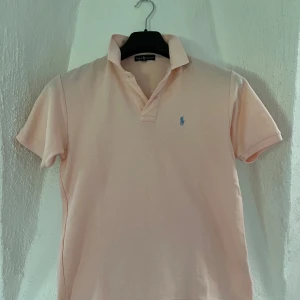 Ralph Lauren Pike Rosa - Rosa Ralph Lauren Pike. Storlek 160., passar som en xsmall herr. Nästan oanvänd. 