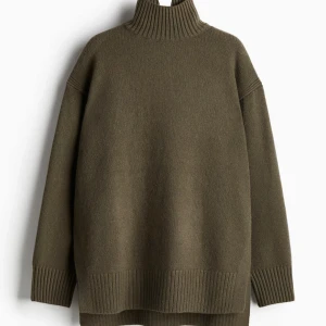 grön polo stickad  - helt oanvänd stickad tröja ifrån h&m i storlek xxs men passar även xs/s🩷