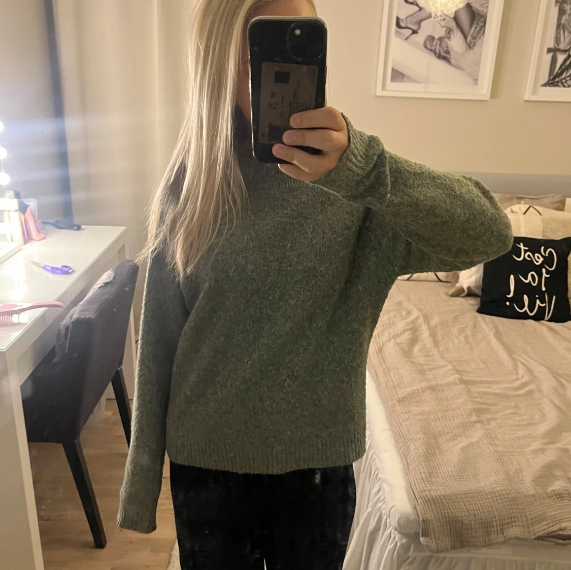 Grön stickad tröja  - 2