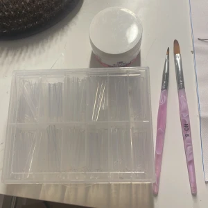 Nagelkit med penslar och tippar - Detta är redan köpt!