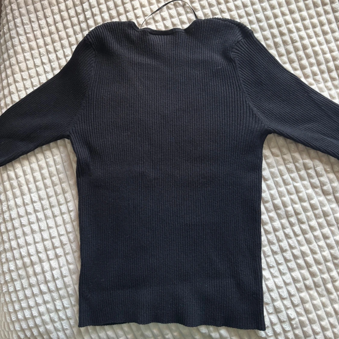 Svart ribbad tröja från Kappahl - 1