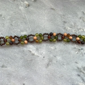 Choker  - Choker av pärlor, stretchig så passar flesta storlekar💕