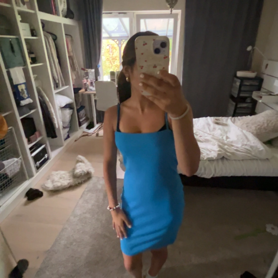 Blå tight kortklänning med smala axelband