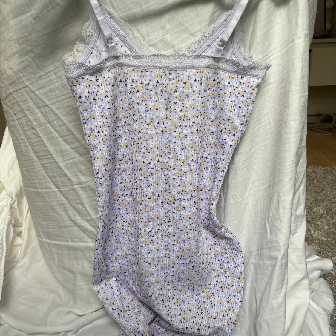 Ljuslila blommig kortklänning - 1