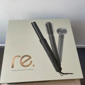 .RE hyperstyler - Hyperstyler Air från .RE, fön, fönborste i två storlekar samt locktång (likt dyson) för både höger och vänster. Nypris: 1699kr