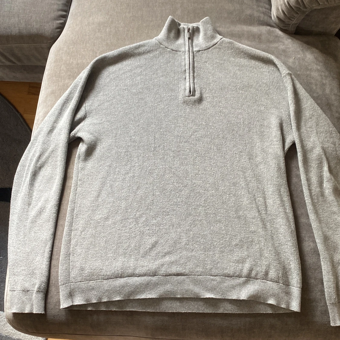 Grå half zip tröja från Lindex