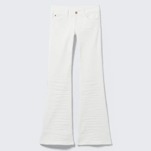 SÖKER CHEAP MONDAY - söker dessa jeans från weekday / cheap monday i vit, stl 26/32 💕💕skriv om ni säljer eller vet nån som säljer!!