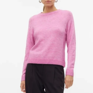 Rosa stickad tröja  - Supermjuk rosa stickad tröja från Vero Moda