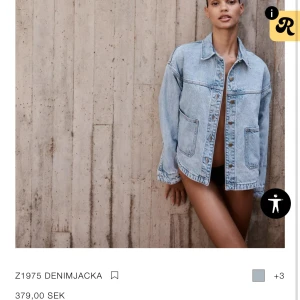 Ljusblå jeansjacka från ZARA - Snygg ljusblå jeansjacka från ZARA