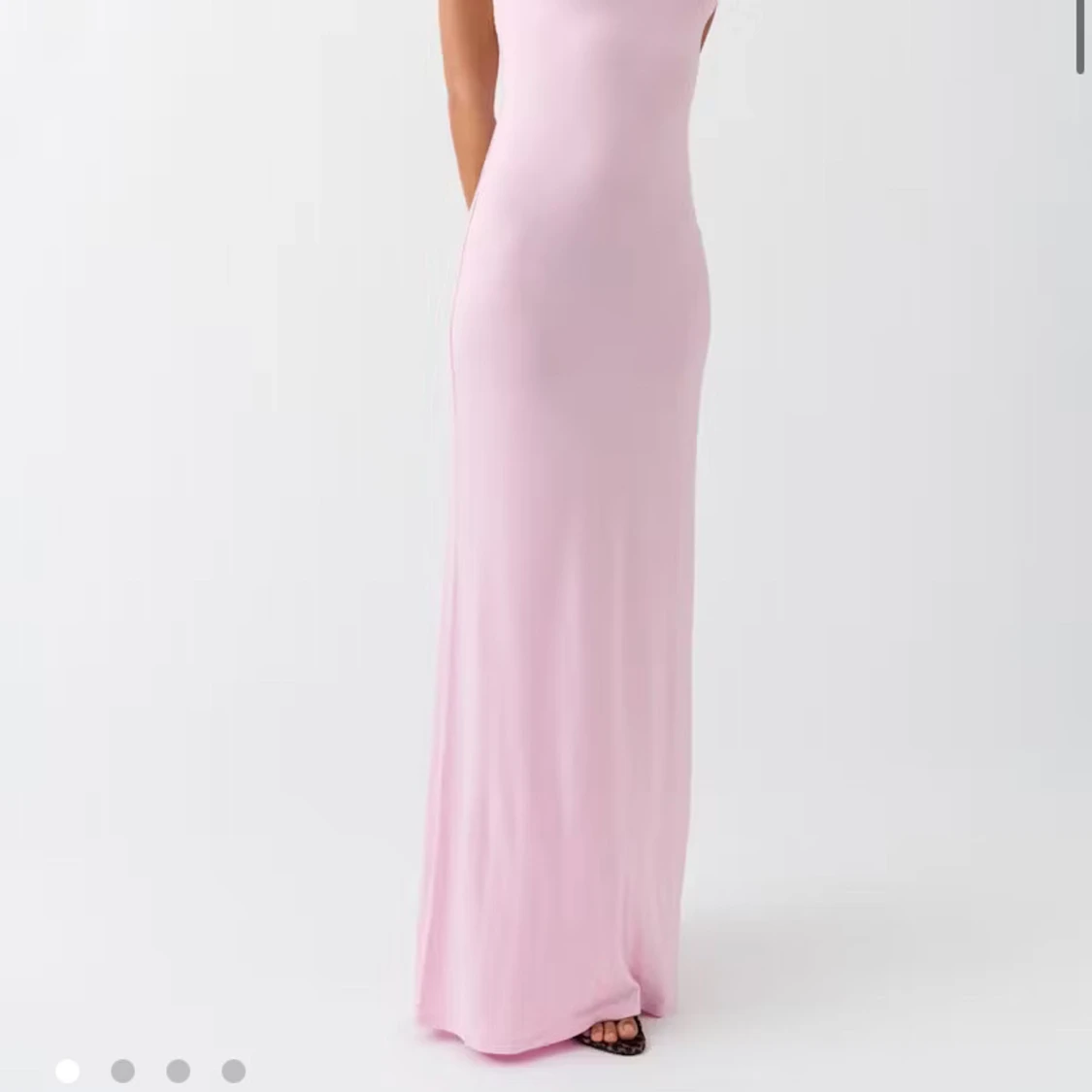 Ljusrosa långklänning med smala axelband - 1