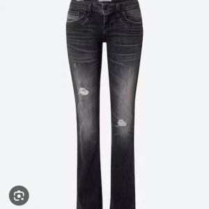 Svarta bootcut jeans från LTB - Säljer dessa snygga populära jeans från LTB som inte har några skador alls! Storleken är L34 w28 så passar någon som är lång!🩷