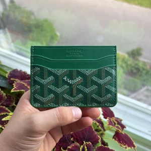 Grön Goyard Plånbok - Goyard saint-sulpice kort plånbok, färg:Grön. Kommer med låda.