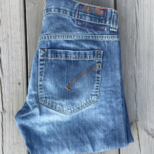 Dondup Jeans - Säljer dessa feta Dondup jeansen!!!              Storlek : 32 | Skick 8/10 | Modell~Maus.       Modellen är utgången ur sortimentet, skriv vid funderingar om mått osv MVH!!