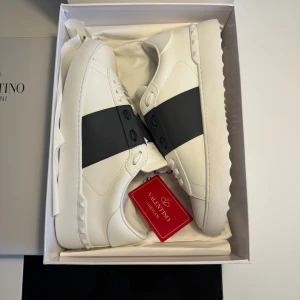 Valentino Open Navy Blue - Valentino Open Navy Blue, endast testade. Storlek: 44.