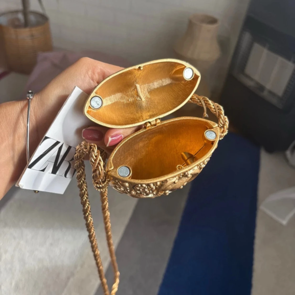 Guldigt halsband med dekorativ ask från Zara - 3