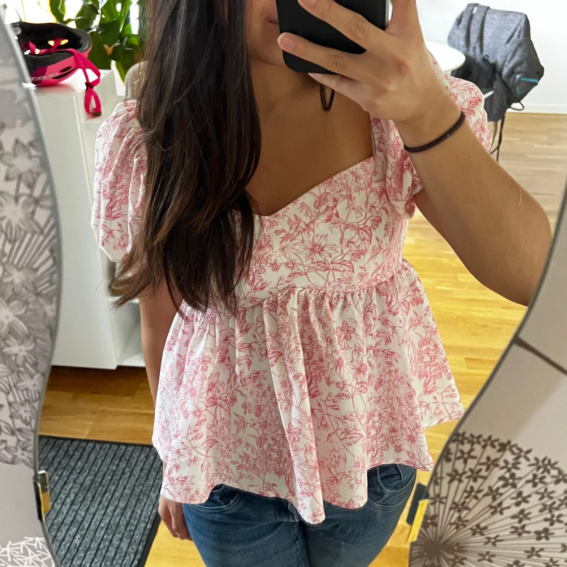 Blommig puffärm blus i rosa och vitt