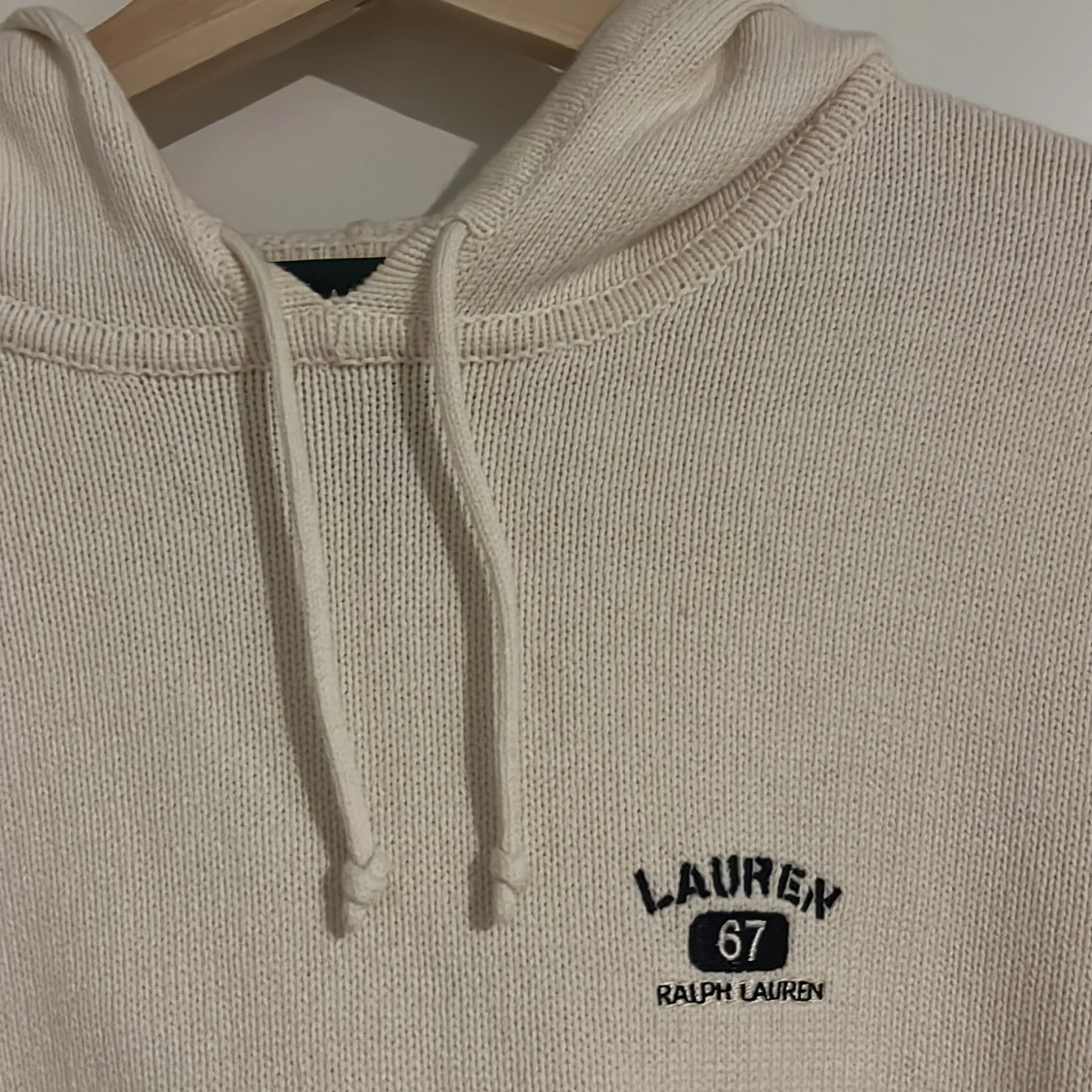 Beige stickad hoodie från Ralph Lauren - 3