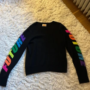 From Future tröja - Så snygg stickad kashmir tröja från From Future i storlek S. Köpt i Paris i deras butik för 3000kr❤️‍🔥❤️‍🔥❤️‍🔥❤️‍🔥