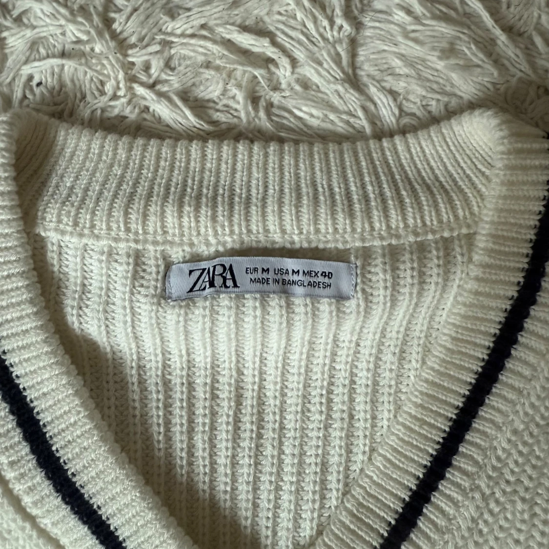 Vit stickad väst från Zara - 1