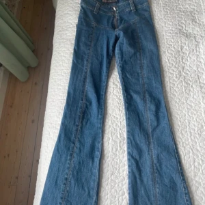 Vintage jeans - Snygga lågmidjade bootcut jeans med dragkedja fram. De har inga fickor bak supersnygga. De är ganska stretchiga