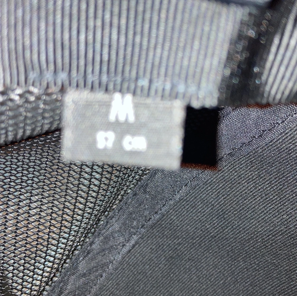 Gucci svart keps med ormprint - 4