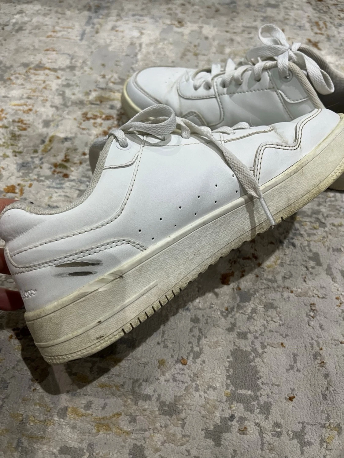 Vita sneakers från Champion - 1