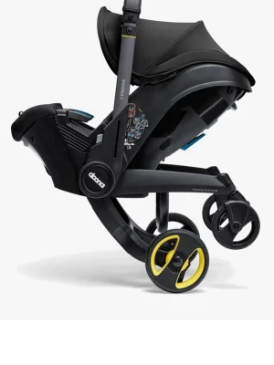 Doona i Babyskydd inkl. Isofixbas, Nitro Black - I babyskydd från Doona är det första babyskyddet i världen med integrerad vagn, designad för att ge föräldrar en säker och praktisk lösning både i och utanför bilen