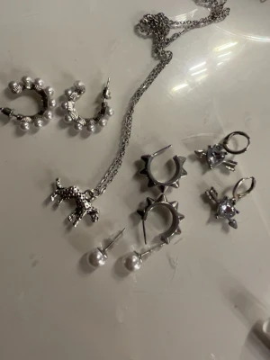 Smyckes sätt - Blandade smycken till alla stilar