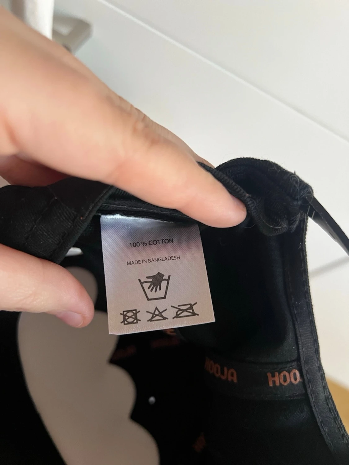 Svart Hooja keps med justerbar rem - 4