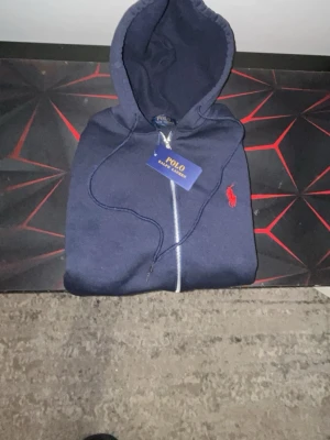 Zip upp jacka  - Helt ny och är oanvänd 