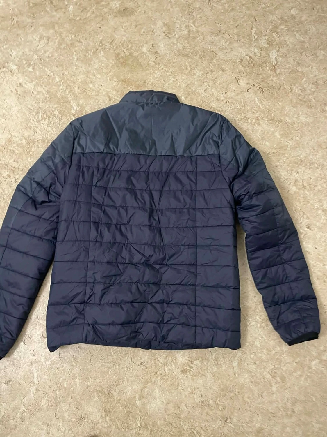 Mörkblå quiltad pufferjacka från Bossy - 1