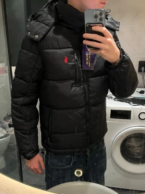 Ralph lauren jacka  - Snygg Ralph lauren jacka storlek M passar längderna 170-180cm helt sprillans ny priset är inte fast i sten 
