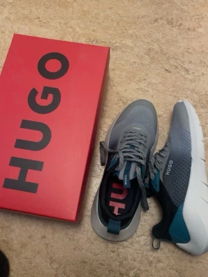 Hugo boss skor  - Säljer ett par oanvända Hugo boss skor köpte för ett tag sen har aldrig använt dom tyvärr så har jag inget kvitto 