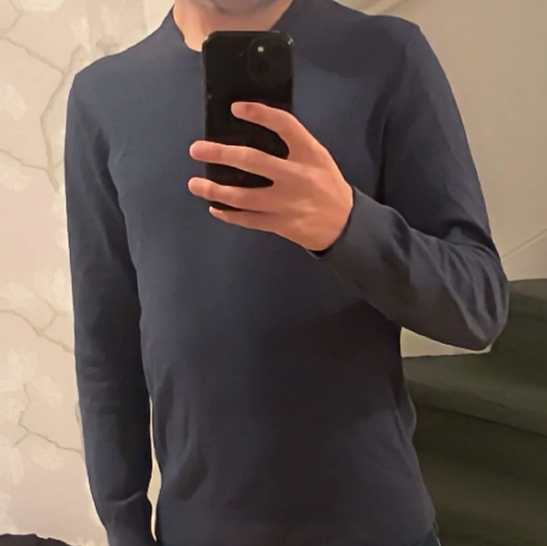 Mörkblå långärmad tröja - 1