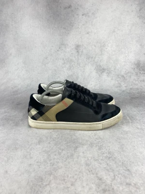 Burberry checked sneakers - –  Condirion: 8/10  –  What is included: Only sneakers  – Retail price: 600 euro