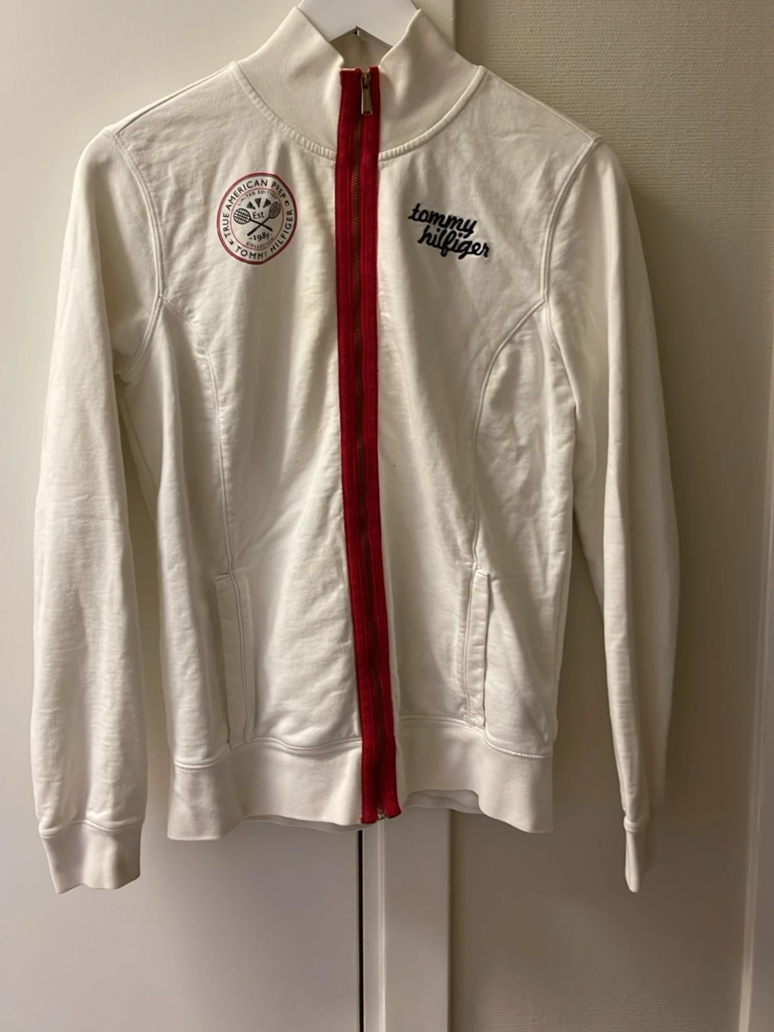 Vit ziptröja från Tommy Hilfiger