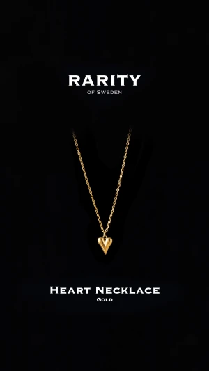 Heart Necklace - Gold: Unikt halsband med hjärta - Otroligt snyggt och unikt halsband i rostfritt stål. Halsbandet är i en fin guldig färg och har fina detaljer som får outfiten att poppa!🪽