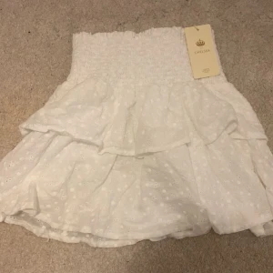 Vit kjol - Fin vit kjol perfekt till sommaren! osäker på märke men köpt på zalando