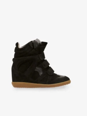 ISABEL MARANT  - Svarta Isabel Marant-skor i storlek 38. Helt nya och oanvända. Stilren design i svart som passar både till vardag och fest.