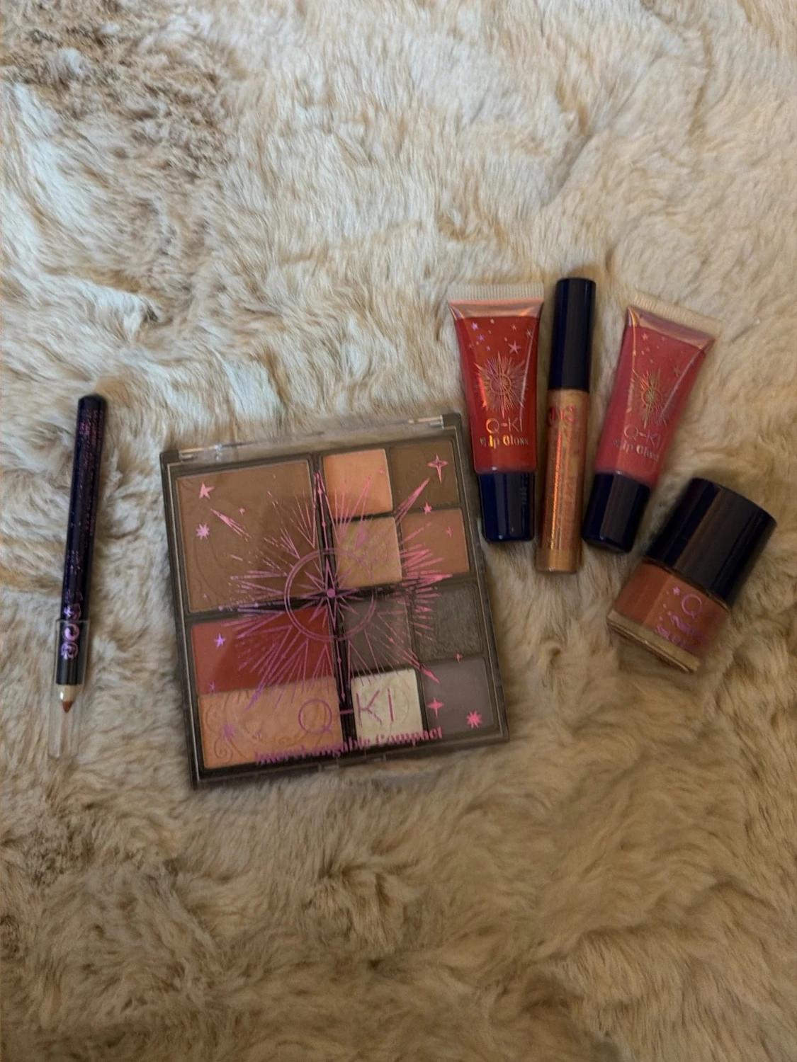 Q-KI sminkset med palett och gloss